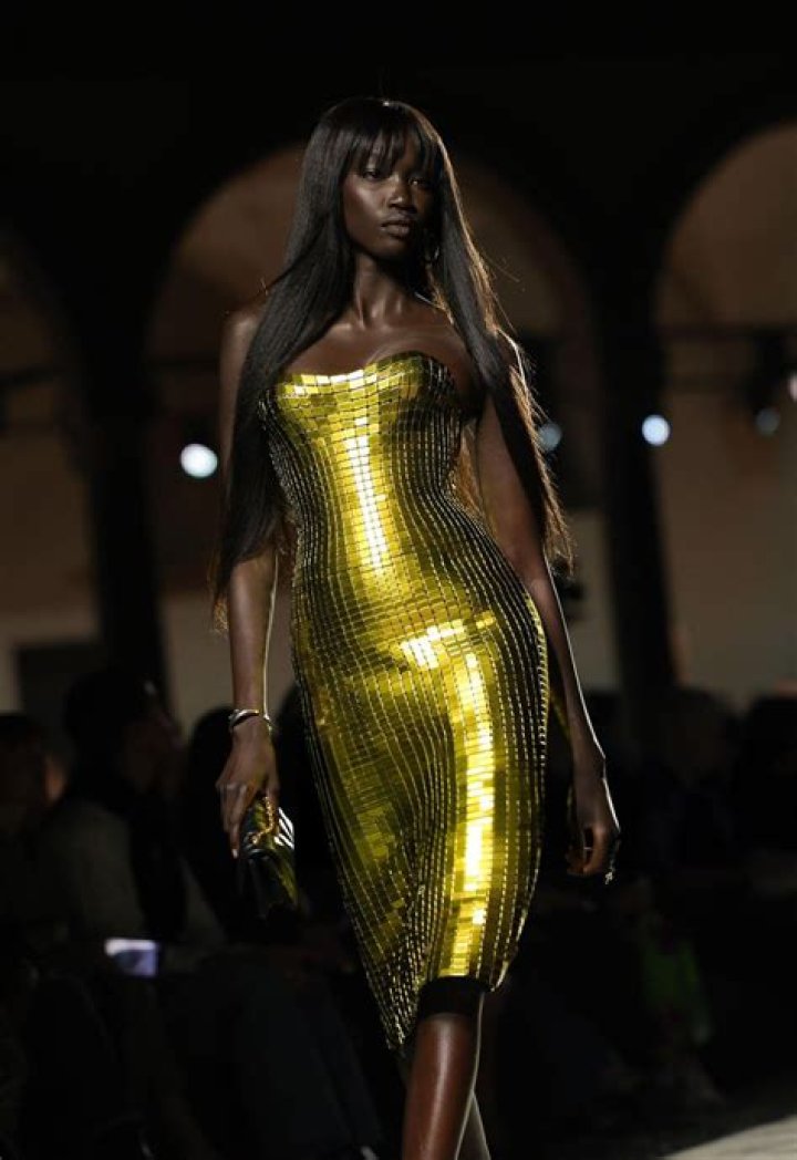 Adriana Lima's Dazzling Yellow Top Runaway: A Fashion Moment to Remember