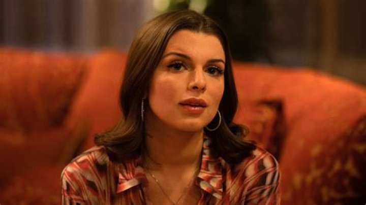 Exploring Julia Fox's Iconic Role in Uncut Gems and Her Notable Assets